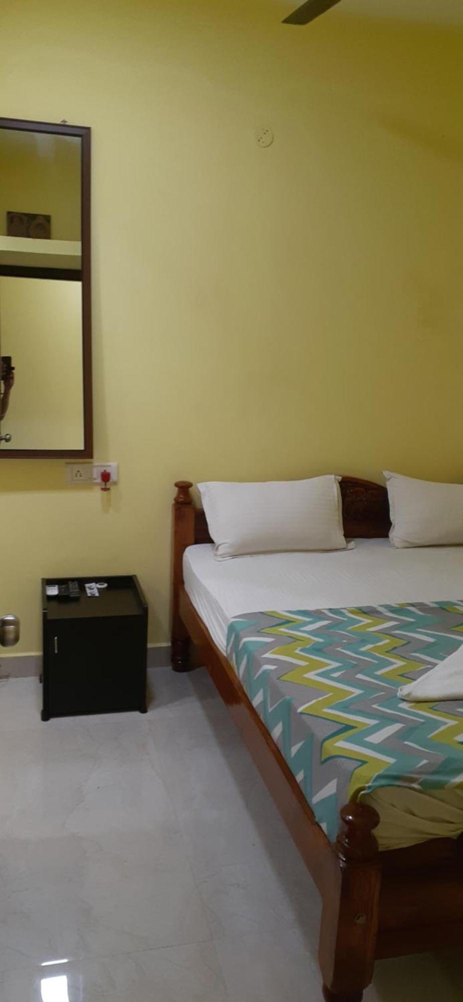 Varadhar Guest House Kanchipuram Exterior photo